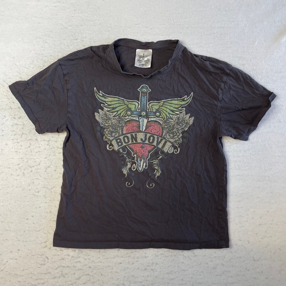 Bon Jovi T-Shirt Size Medium Gray Heart Dagger Graphic Band Tee Short Sleeve